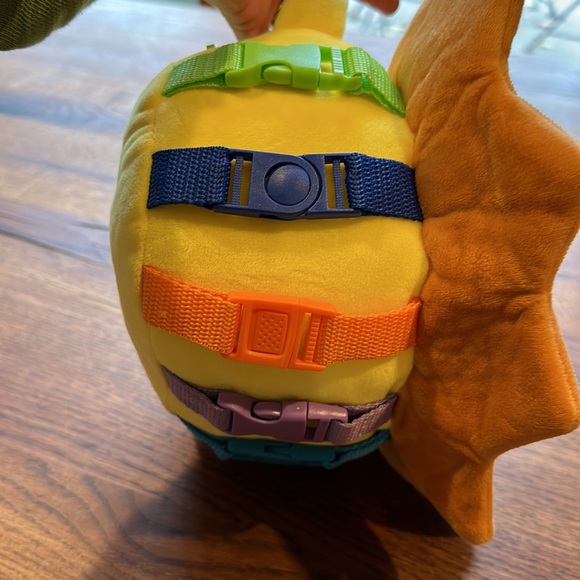 Lion buckle toy. EUC. Super soft, also had small zipper pouch on top. - Picture 6 of 8